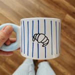 croissant w paski kubek niebieskie ucho ręcznie malowany 280 ml My Mug Company