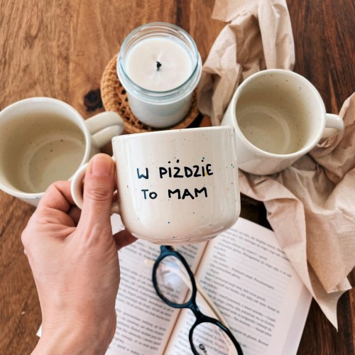 kubek bez cenzury w piździe to mam ceramiczny kamionka beżowy kolorowe kropki My Mug Company 330 ml.jpg