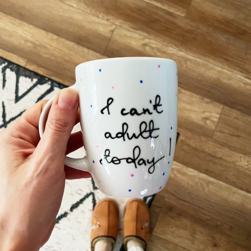 kubek z napisem i can't adult today porcelanowy ręcznie malowany 300 ml.JPG