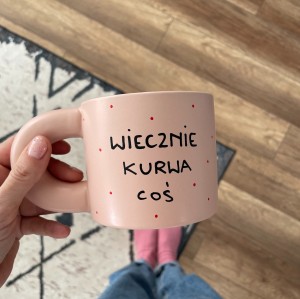 kubek z napisem wiecznie kurwa coś ręcznie malowany różowy 300 ml My Mug Company