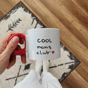 cool moms club kubek czerwone ucho różowe kropki ręcznie malowany 280 ml My Mug Company