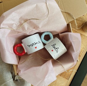 MAMA TATA zestaw ręcznie malowanych kubków z kolorowym uchem 280 ml My Mug Company