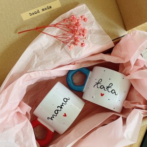 MAMA TATA zestaw ręcznie malowanych kubków z kolorowym uchem 280 ml My Mug Company