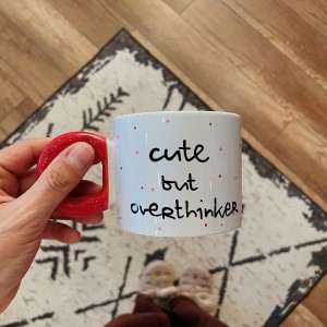 cute but overthinker kubek ręcznie malowany czerwone ucho 280 ml my mug company