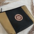 kosmetyczka black + gold m logo.jpg