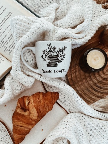 outlet book lover.JPG